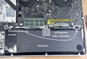 Uložení baterie v Unibody MacBook PRO Uložení baterie v Unibody MacBook PRO